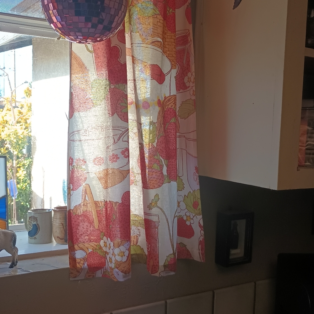 Urban Outfitters Sweet Strawberry Cafe Curtains - Picture 3 of 7